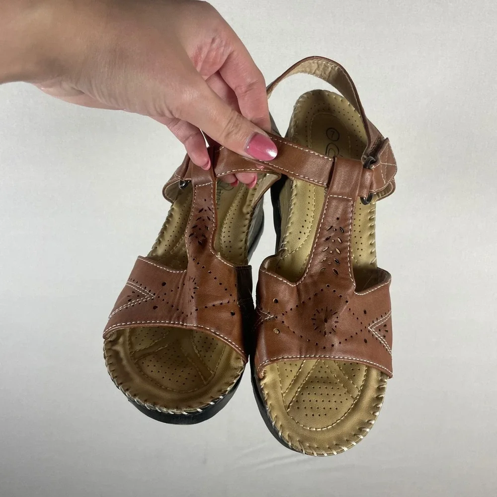 Heart's Comfort Brown‎ Wedge Sandals Laser Cut Floral Whipstitch Womens 7
